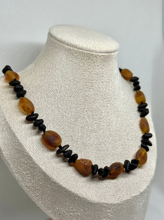 Ruwe Barnsteen Ketting - Cognac & Zwart (45 cm)
