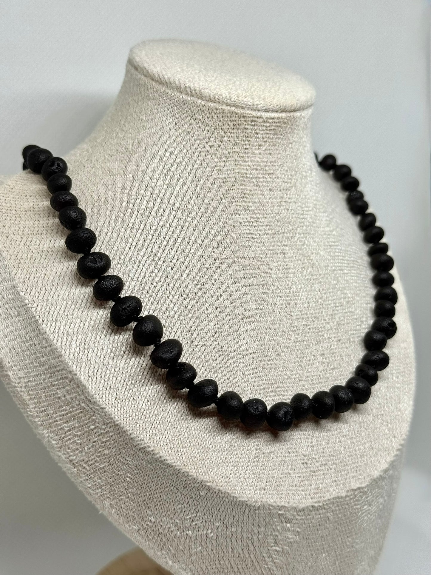 Ham Kehribar Kolye - Siyah (46 cm)