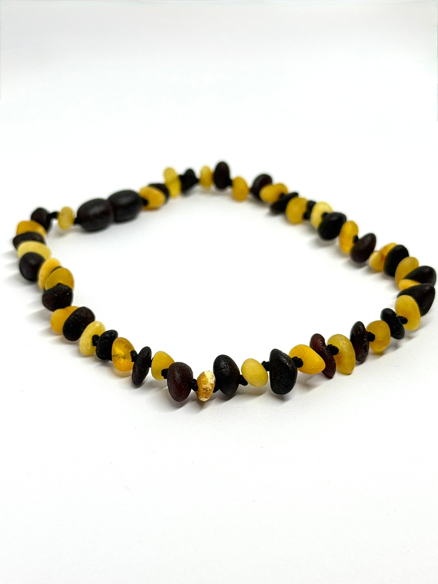 Ham Kehribar Bileklik - Tereyağı ve Siyah (26 cm)