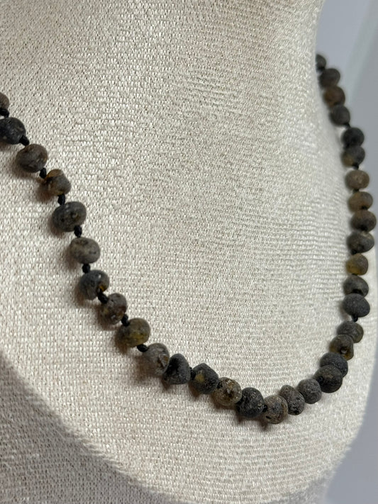 Ruwe Barnsteen Ketting - Donkergroen (55-60 cm)