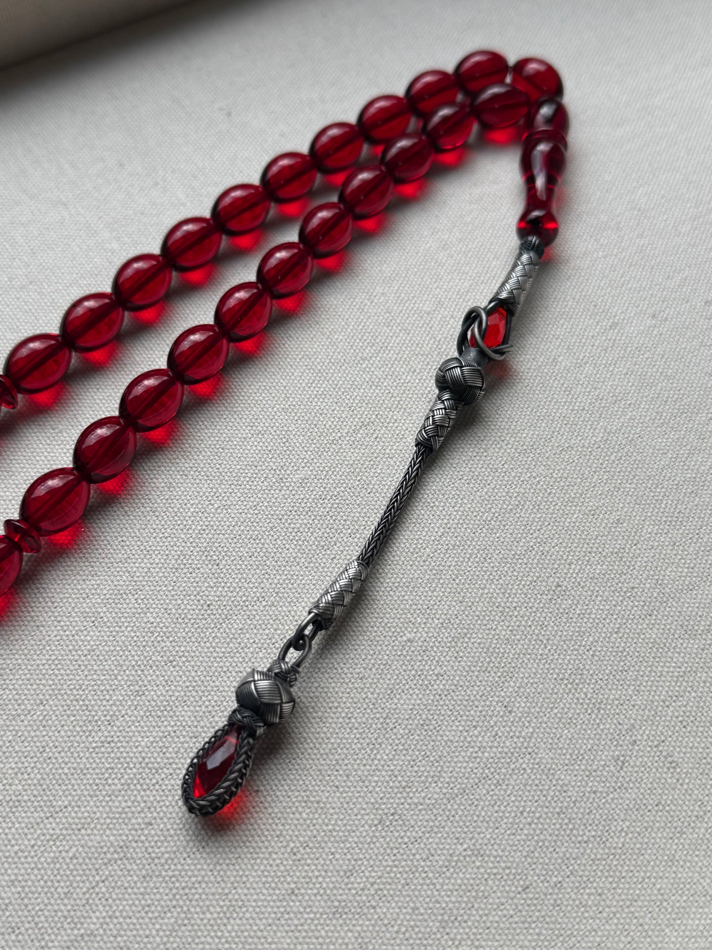 12x9mm - Kaliningrad Damla Kehribar Tesbih - Kırmızı Kristal Taşlı 1000 Ayar Oksitli Gümüş Trabzon Kazaziye