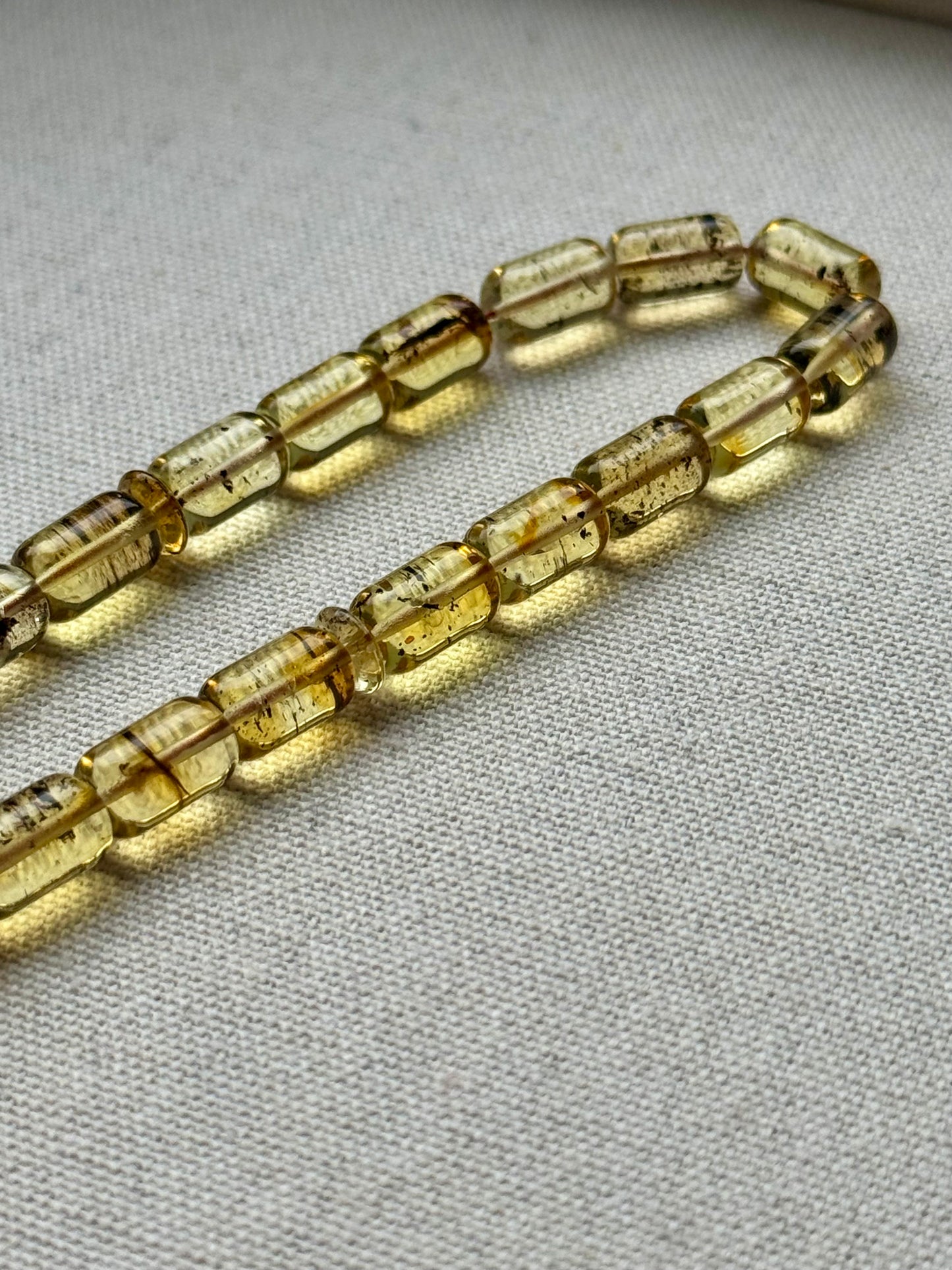 10x6mm Fosilli Kaliningrad Damla Kehribar Tesbih - Bozkurt Kafalı 1000 Ayar Gümüş Trabzon Kazaziye