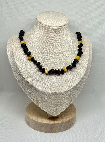 Ham Kehribar Kolye - Siyah ve Tereyağı (46 cm)