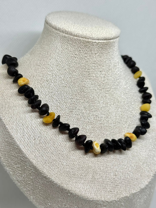 Ruwe Barnsteen Ketting  - Zwart & Boter (46 cm)