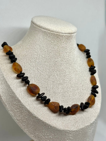 Ham Kehribar Kolye - Konyak ve Siyah (45 cm)