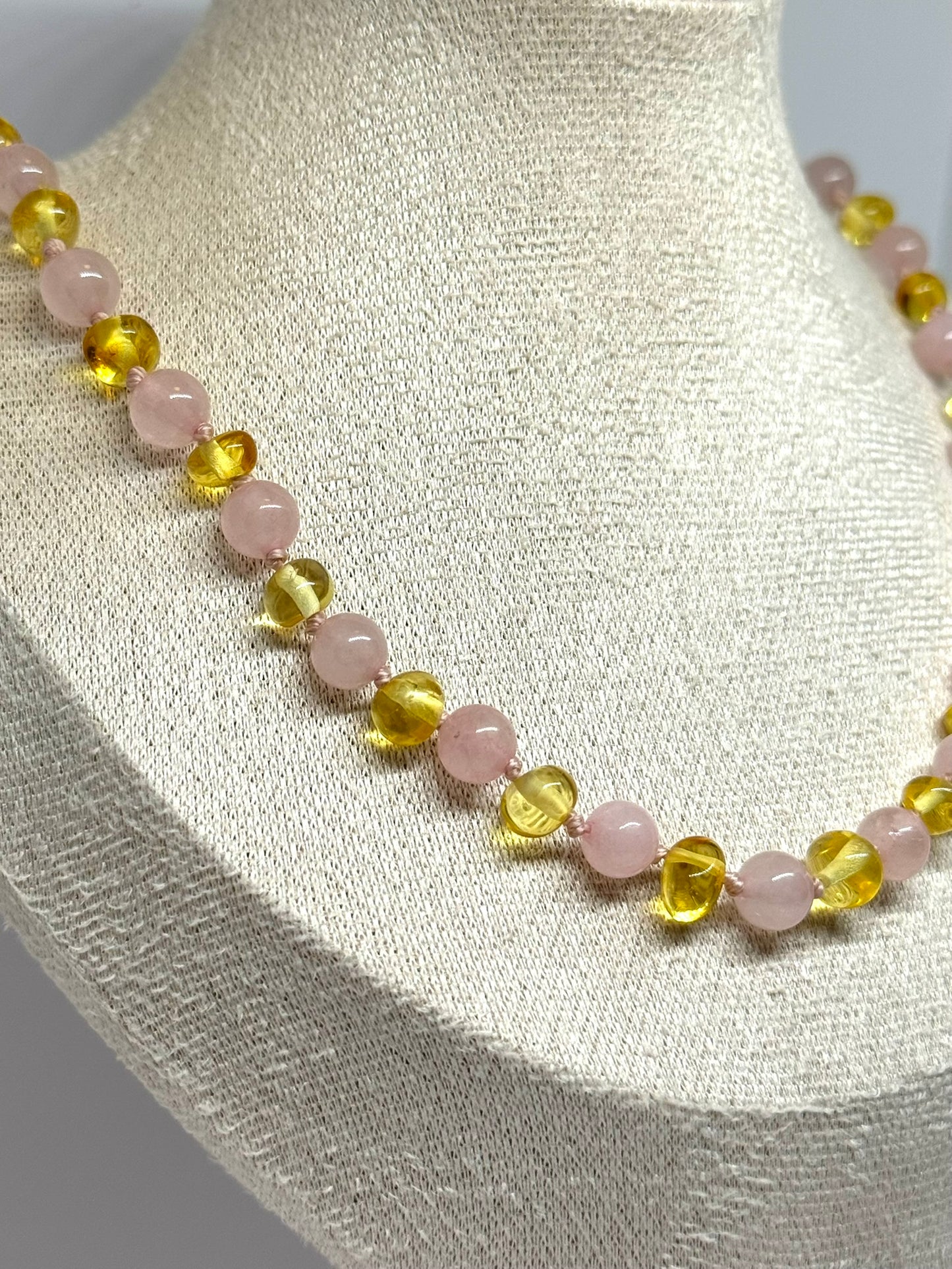 Barnsteen & Natuursteen Ketting - Honing & Rozenkwarts (45 cm)