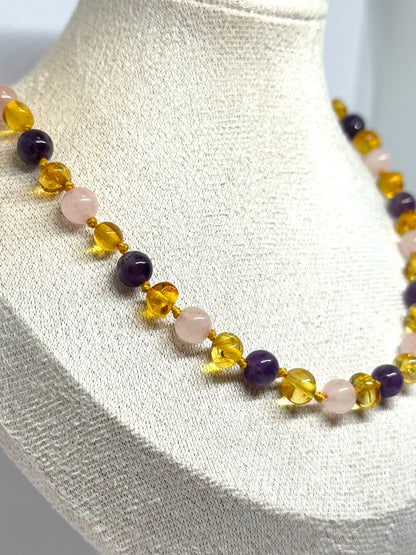 Barnsteen & Natuursteen Ketting - Honing & Rozenkwarts & Amethist (45 cm)